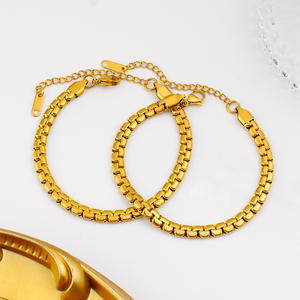 Bracelet Hip Hop YF8005 pour femmes, hommes et couples, plaqué or 18 carats, acier inoxydable résistant à l'eau, pour tous les jours - Product Image 3