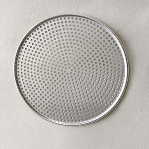 8-18 pollici di alta qualità tondino per <span class=keywords><strong>Pizza</strong></span> in legno personalizzabile con Logo piatto teglia per <span class=keywords><strong>Pizza</strong></span> <span class=keywords><strong>Set</strong></span> di utensili da cucina in alluminio perforato - Product Image 5