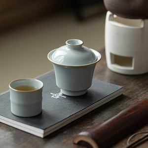 Gaiwan de Cerámica Hecho a Mano en el Horno Guanlan, con Esmalte Azul Celeste Craquelado, Juego de Dos Tazas para Té Kung Fu - Product Image 4