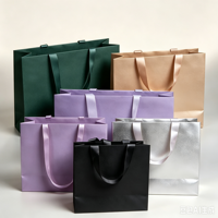 Sacs en papier de luxe durables pour bijoux, colliers et bagues, emballage cadeau personnalisé avec logo imprimé et poignée en ruban, vente en gros