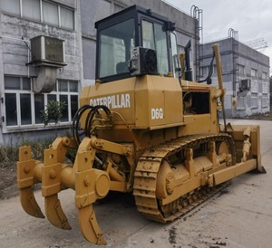 Bulldozer sur chenilles CAT D6G, moteur puissant, engin de terrassement lourd pour chantier de construction - Product Image 4