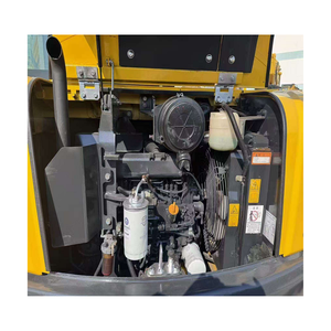 Excavatrice compacte d'occasion en bon état Komatsu PC56-7 à transmission automatique pour projets d'aménagement paysager municipaux, 5,3 tonnes - Product Image 3