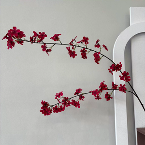Hortensias, Lirios, Peonías, Rosas, Delphiniums y Amapolas Rojos Brillantes - Flores de Seda y Plástico Estilo Pasarela para Decoración del Hogar - Product Image 3