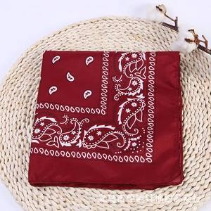 <span class=keywords><strong>Bandana</strong></span> Personalizzata di Alta Qualità con Logo, Stampa Digitale a Sublimazione, <span class=keywords><strong>Multiuso</strong></span> come Fascia per Capelli, Mascherina, Sciarpa - Product Image 2