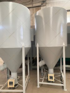 China Farm Vertical Grinding <strong>Mixer</strong> 500kg 1000kg 2000kg Corn Soybean Rice Grinding <strong>Mixer</strong> Chicken Feed <strong>Mixer</strong> - Product Image 5