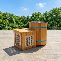 Sauna extérieur trois-en-un : douche, pavillon lounge et baignoire eau chaude/froide, grande sauna.