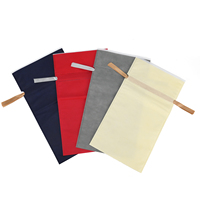 Bolsa de tela no tejida impermeable ecológica negra y roja con cordón, personalizada con logo impreso, para almacenamiento de dulces, regalos y joyas.