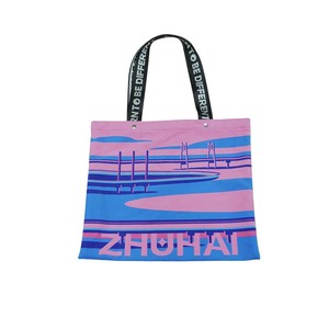 Bolsa de compras de poliéster con impresión por sublimación a todo color personalizada, con logotipo para regalo promocional - Product Image 3