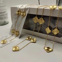 Venta directa de fábrica de 24 estilos de collares de acero titanio de la serie The Flower World con diseño estilo Ins.