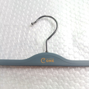 Colgador <span class=keywords><strong>de</strong></span> manta <span class=keywords><strong>de</strong></span> toalla <span class=keywords><strong>de</strong></span> plástico Flexible <span class=keywords><strong>de</strong></span> JASMINE, solución <span class=keywords><strong>de</strong></span> exhibición práctica para tienda <span class=keywords><strong>de</strong></span> ropa, armario, baño, diseño funcional - Product Image 3