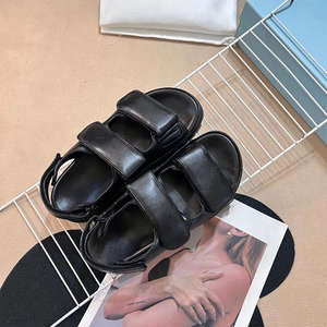 Nhà Máy Trực Tiếp Bán Buôn Phụ Nữ Dép Phẳng Móc Và Vòng Lặp Fastener Dép Thể Thao Cho Người Phụ Nữ Thiết Kế Dép Da Phụ Nữ - Product Image 1