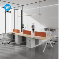 LIWEI Poste de travail de bureau moderne pour 6 personnes avec prises intégrées, table modulaire en bois pour équipe, écran en tissu orange fixable