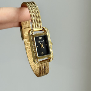 Montre-bracelet <span class=keywords><strong>pour</strong></span> <span class=keywords><strong>femme</strong></span> de haute qualité, rectangulaire, <span class=keywords><strong>petit</strong></span> cadran, incrustée de cristaux étincelants, <span class=keywords><strong>lunette</strong></span> dorée - Product Image 2