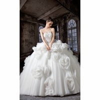 Robe de bal simple et personnalisable en tulle blanc, confectionnée à la main, avec col carré et motifs floraux ornés de strass, design original Strength Factory