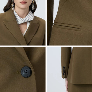 Abrigo de Lana a Medida para <span class=keywords><strong>Mujer</strong></span> con Diseño Personalizado: Chaqueta Cruzada y Falda Larga Plisada - Ropa de Boutique de Alta Gama OEM - Product Image 3