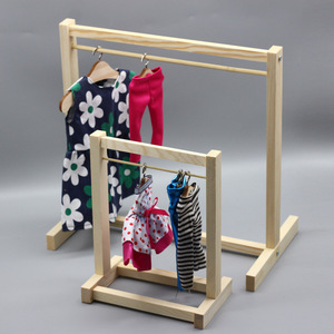 Accessori della bambola e 20 centimetri di altezza vestiti per le bambole accessori bjd vestiti appendiabiti in legno - Product Image 2