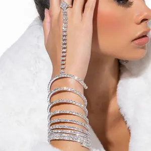 Nuovi braccialetti di cristallo multistrato placcati in argento dorato con anelli da dito bracciale da sposa con strass Bling a catena a mano
