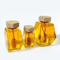 Botol Madu Kaca Hexagonal Pengiriman Cepat dengan Pengaduk Madu Kayu Terintegrasi Tutup Bambu Kualitas Makanan, Stoples Kosong untuk Kemasan Peternak Lebah