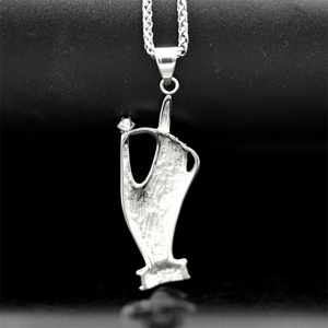 Vente en gros de bijoux délicats pour femmes, pendentifs en acier inoxydable doré avec zircon, accessoires pour les mains - Product Image 5