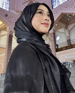 Yeni toptan Glitter pırıltılı başörtüsü parlak ipek şifon krep kırışık kare müslüman moda başörtüsü kadınlar için yapılan Polyester - Product Image 3