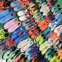 Chaussures de football d'occasion en gros S24 Ukay Factory, chaussures de football usagées avec des traces minimales d'usure, chaussures Ukay, chaussures de football