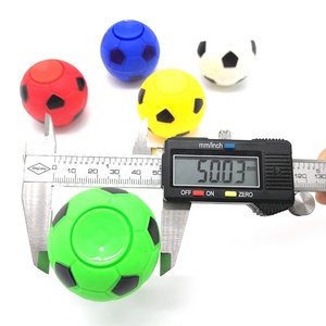 Mini ballon de football en plastique, jouet amusant pour jouer à la main, vente en gros, bobines - Product Image 6