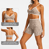 Ensemble de yoga sans couture pour femme, imprimé léopard, avec soutien-gorge à biais contrastant et leggings froncés aux fesses, tenue de sport