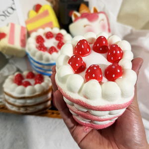 <span class=keywords><strong>Jouet</strong></span> Squishy Gâteau d'Anniversaire en Mousse PU à Remontée Lente pour Enfants de 5 à 7 Ans, Tendance Nouvelle Vente en Gros pour Filles et Garçons, Idéal pour la Décoration - Product Image 3