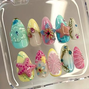 30 faux ongles à presser moyens en amande, dorés, transparents, sculptés, faits à la main, détachables, vente en gros - Product Image 1
