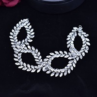 Nouvelle Vente en Gros : Coiffe de Mariée Bouclée Faite à la Main avec Applique en Cristal Argenté et Strass en Verre Personnalisés