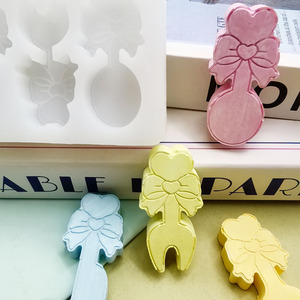 Moule en silicone au design mignon de couverts (couteau et fourchette) pour chocolat, bonbons, gelée, bougies et savons, résistant à la chaleur, facile à démouler - Product Image 3