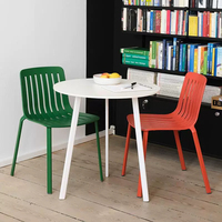 Chaise de salle à manger d'extérieur empilable de style nordique avec accoudoirs et dossier épaissi, chaise de loisirs pour la maison, le café et la terrasse