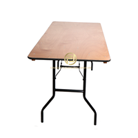 Table pliante à chevalet de 6 pieds à prix réduit avec dessus stable et pied de table solide Table pliante de 6 pieds