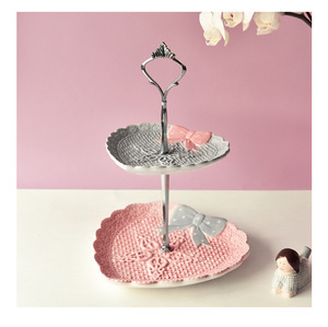 Plateau à gâteau double couche de style européen avec un plateau à bonbons pour un thé de l'après-midi rituel et délicieux - Product Image 4
