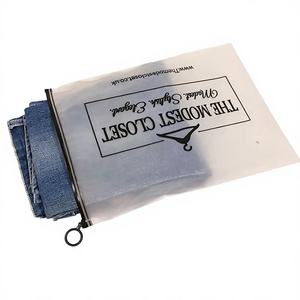 Sacs Ziplock en plastique mat givré imprimés sur mesure en gros, sacs d'emballage transparents à fermeture éclair pour vêtements et articles vestimentaires - Product Image 4