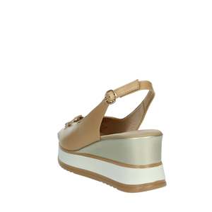 รองเท้าส้นเตารีดแบบเปิดนิ้วเท้าสำหรับผู้หญิง รุ่น 21243-E5 สีคาเมล - Product Image 2