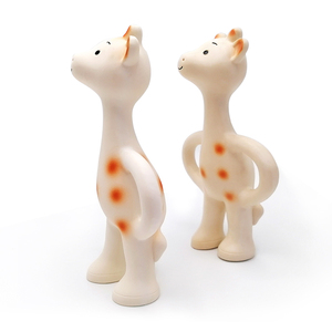 Girafe 100% caoutchouc naturel bébé anneau de dentition sûr et doux (non toxique) matériau et peinture stimule tous les sens - Product Image 1