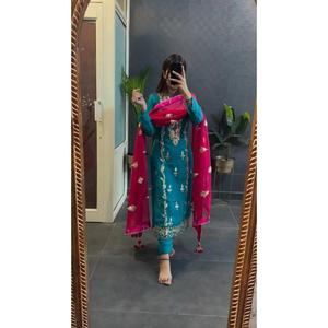 Salwar Kameez pour femmes en soie Chinnon lourde, élégant, traditionnel, micro-coton, broderie, travail de séquence, manches longues, faux georgette - Product Image 1