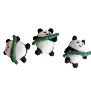 Panda de Fieltro y Lana con Adorno de Bambú, Juguete Educativo de Simulación, Colección de Animales Adorables para Niños - Product Image 4