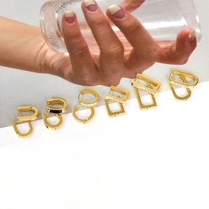 Pendientes de Aro Grandes de Acero Inoxidable con Triple Trenzado Chapados en Oro de 14k para Mujer, Venta al por Mayor 2021 - Product Image 3