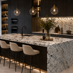 Dalles de granit Azul White avec accents minéraux bleu-gris distinctifs, pierre blanche traditionnelle, surface de comptoir élégante de qualité supérieure - Product Image 5