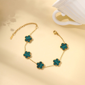 <span class=keywords><strong>Bracciale</strong></span> Gioiello da <span class=keywords><strong>Donna</strong></span> in Acciaio Inossidabile Dorato con Ciondolo a Fiore di Conchiglia e <span class=keywords><strong>Portafortuna</strong></span> a Quadrifoglio a Cinque Foglie - Product Image 2