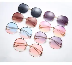 2023 Fashion Tea Gradient Sunglasses Women Ocean Water Cut Trimmed Lens Metal Curved Temples Sun Glasses Female UV400