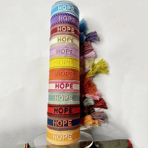 Venta al por mayor de pulseras personalizadas coloridas tejidas con envoltura de <span class=keywords><strong>amistad</strong></span>, pulseras bordadas con palabra tejida de <span class=keywords><strong>amor</strong></span>, pulseras trenzadas de cuerda ajustable - Product Image 2