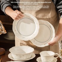 Service de table en porcelaine française avec motif végétal, compatible micro-ondes, assiettes, bols, ustensiles – Coffret cadeau de déménagement