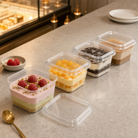 Contenant carré en PET transparent de qualité supérieure pour mousse au chocolat, emballage alimentaire jetable avec couvercle, personnalisable en Guangdong pour desserts et collations