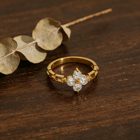 Montres et bagues pour femmes en acier inoxydable plaqué or 18 carats, motif trèfle porte-bonheur, zircon, luxe moderne