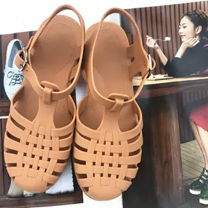 नई महिलाओं के रोमन सैंडल खोखले बाहर रेट्रो फ्लैट पैर की अंगुली जेली लड़कियों पार-सीमा महिलाओं के जूते jieyang जूते थोक