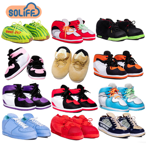 Nouvelles chaussures de sport tendance, baskets en fourrure, pantoufles d'hiver pour l'intérieur - Product Image 3