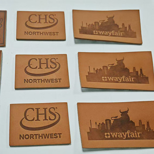 Bán buôn tùy chỉnh <span class=keywords><strong>3D</strong></span> laser khắc logo dập nổi thân thiện với môi truyền nhiệt Trucker Hat da sắt-on Tên <span class=keywords><strong>tag</strong></span> & các bản vá lỗi - Product Image 6